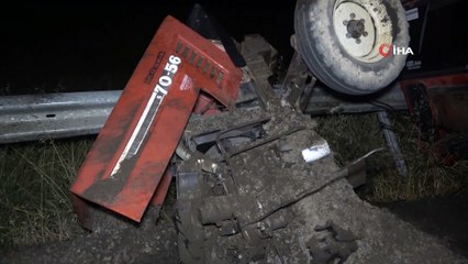 Tır ile çarpışan traktör ikiye ayrıldı: 1 yaralı