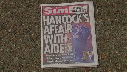 영국 보건장관, 이번엔 측근과 사무실서 키스 사진 유출로 곤경 / YTN