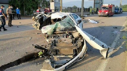 Otomobil paramparça oldu: 3 kişi öldü