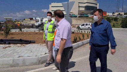 Emet ilçesindeki akıllı kavşakta peyzaj çalışmalarının sürüyor