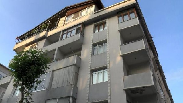 Son dakika haberi | GÜNGÖREN'DE ÇATLAKLAR OLUŞAN VE MÜHÜRLENEN BİNANIN YIKILMASINA KARAR VERİLDİ