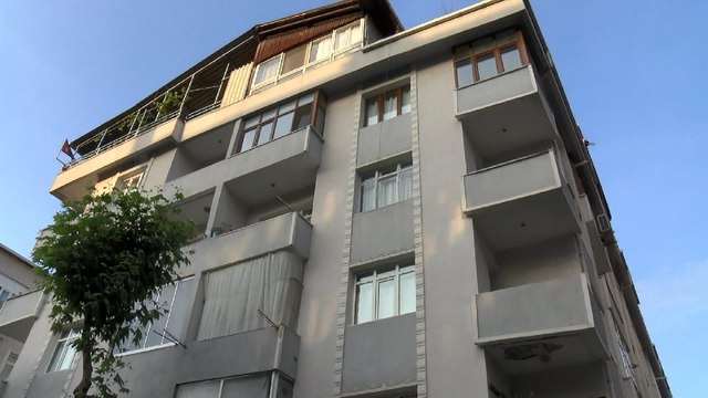 İstanbul depremi sonrası hasar gören bina boşaltılacak