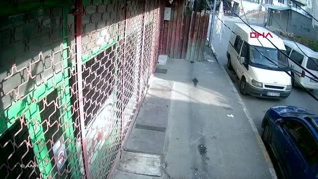 İSTANBUL ? NALBURDAN BAKIR KABLO ÇALMIŞLARDI; HIRSIZLARA BU KEZ ÇEVREDEKİLER ENGEL OLDU