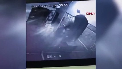 İmamın müezzine tabureyle saldırdığı anın görüntüleri ortaya çıktı