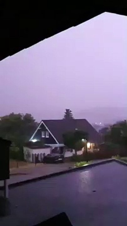 Weltuntergang in Attendorn Gewitter Blitze ohne Pause. Sturm/Thunderstorm/Firtina. Niederlande.