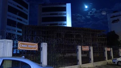 Cami yaptırma derneği üyeleri, hırsızlara karşı inşaatta nöbet tutuyor