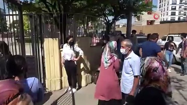 Kardeşinin kimliğini getirmek için 3 kilometre koştu, kapıda alkışlarla karşılandı