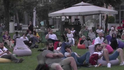 "12 Punto", ödüllü film Bal Ülkesi'nin ödüllü yönetmenlerini ağırladı