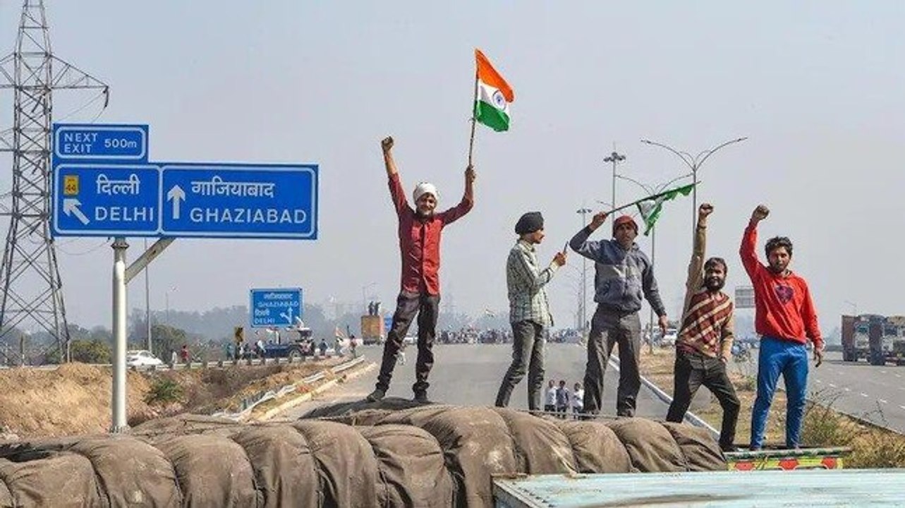 Watch | Protesting farmers detained during Raj Bhawan march