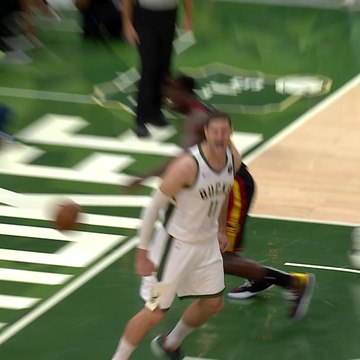 Bucks blowout Hawks after second quarter scoring spree