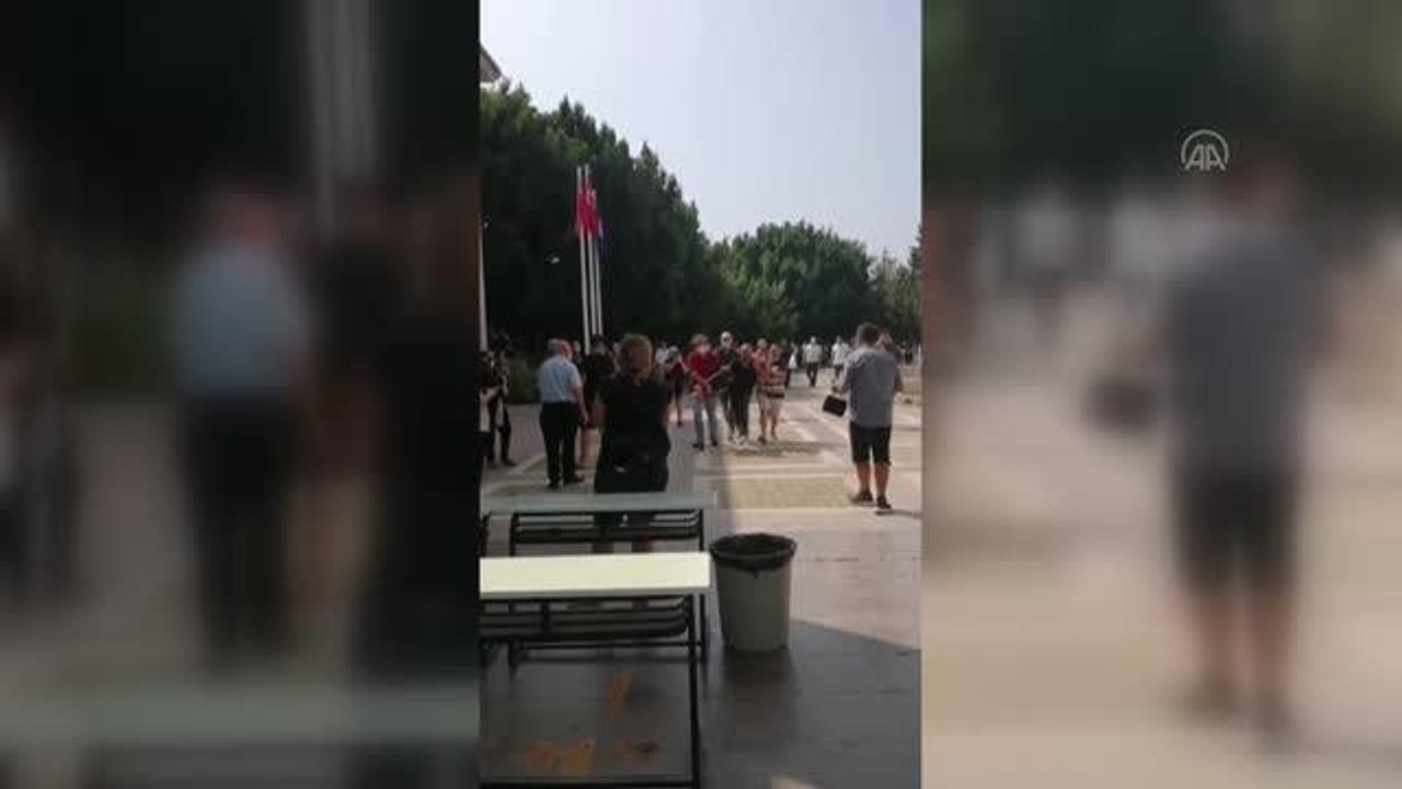Engelli öğrenci vatandaşların kucağında YKS'ye yetiştirildi