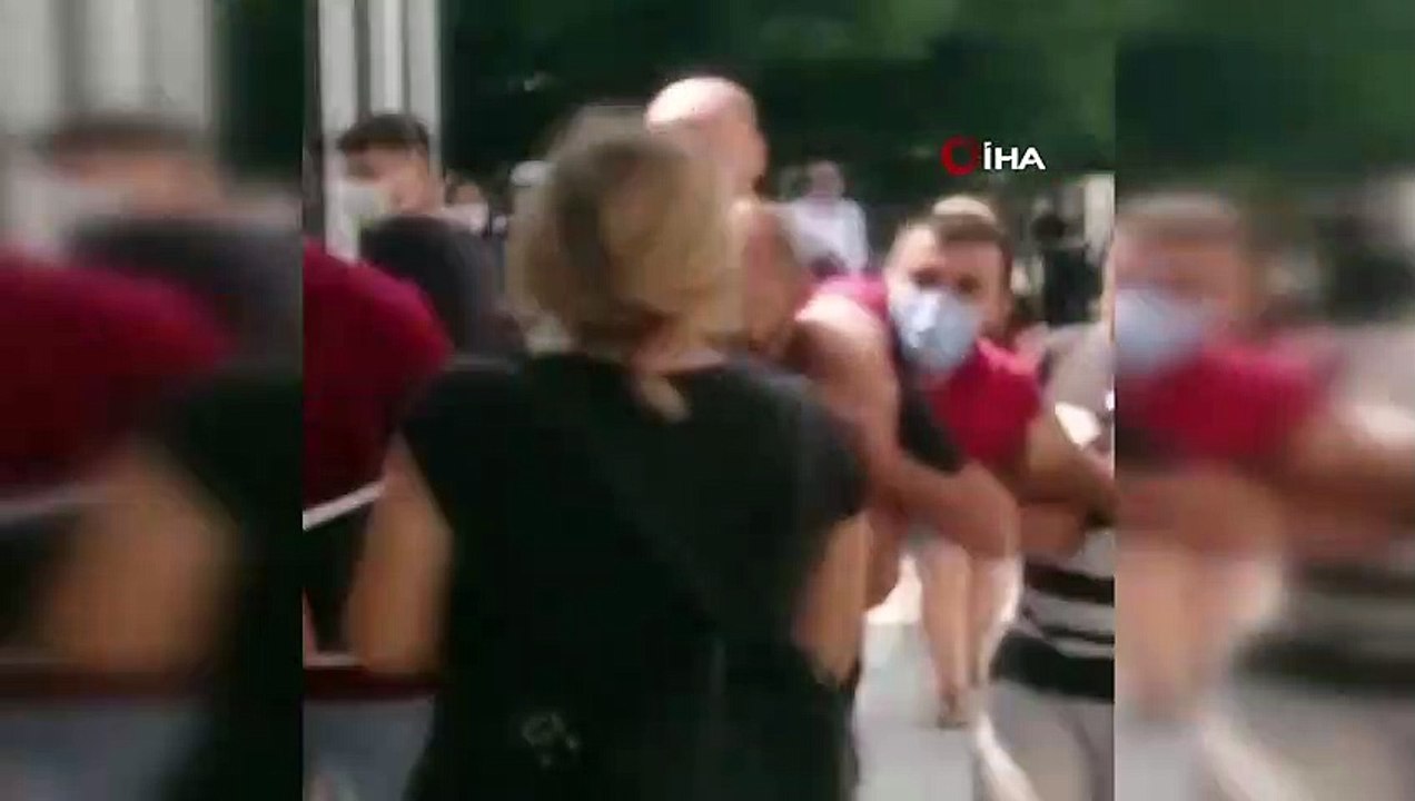 Sınava alkışlarla girdi... YKS'ye girecek engelli genci kucaklarında koşarak sınava yetiştirdiler