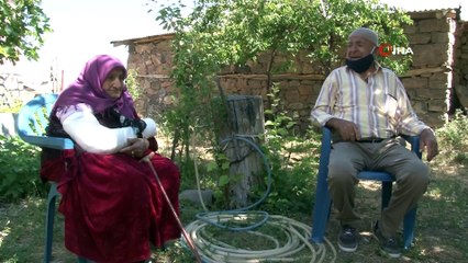 Depremde dengesini kaybedip yere düşen Elif nine kolunu kırdı