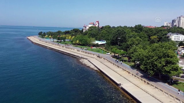 İSTANBUL - DRONE - Caddebostan sahilindeki müsilaj yoğunluğu azaldı (2)