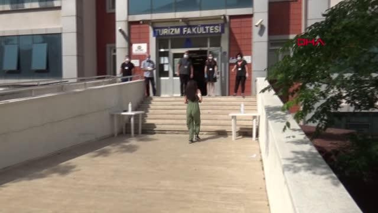 POLİSTEN, YKS'YE YETİŞTİREMEDİĞİ ÖĞRENCİYE: ÖZÜR DİLERİM KIZIM, HAKKINI HELAL ET