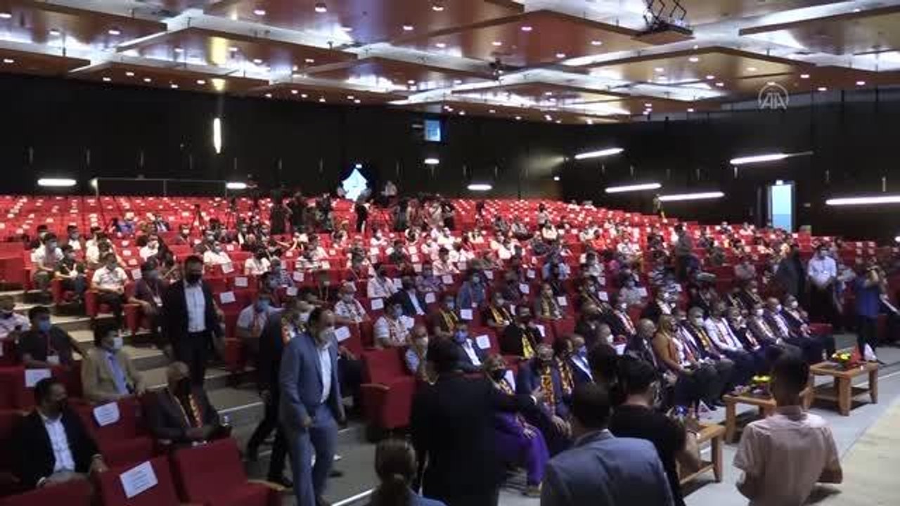Kayserispor'da Berna Gözbaşı yeniden başkan seçildi