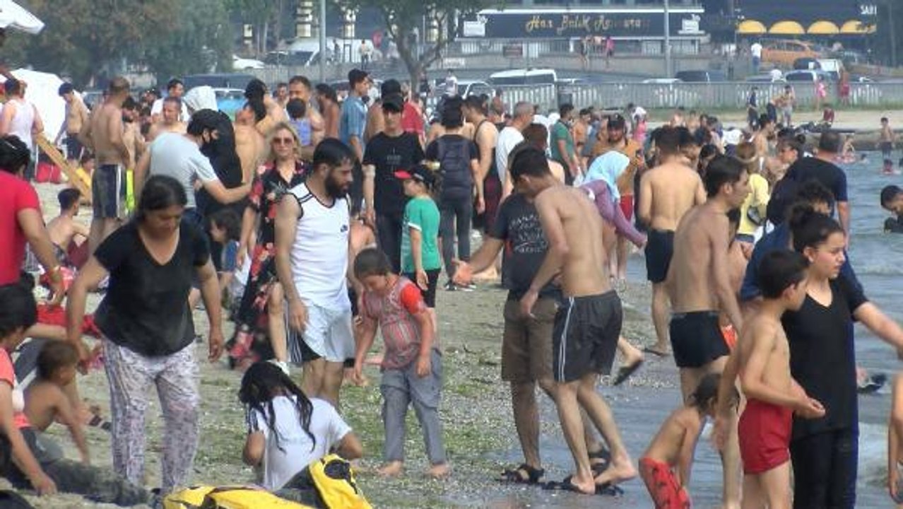 MENEKŞE PLAJI DOLDU TAŞTI