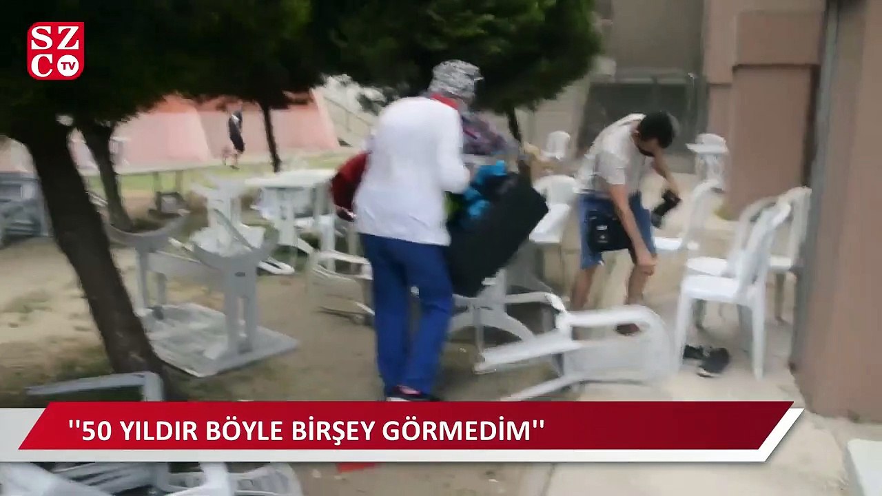 İzmir’de aniden değişen hava kabus yaşattı masa sandalyeler havaya uçtu, insanlar kaçacak yer aradı