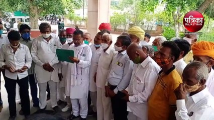 VIDEO : कृषि कानूनों के विरोध में किसानों ने लगाए नारे, राष्ट्रपति के नाम जिला कलक्टर को सौंपा ज्ञापन