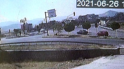 GAZİANTEP - Otomobil ile traktör çarpıştı: 4 yaralı