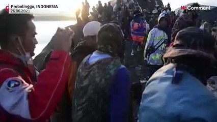 Indonesia celebra el festival hindú del Monte Bromo en la isla de Java