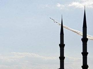 TÜRK YILDIZLARI SELÇUKLU SULTANLARINI SELAMLADI