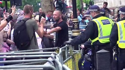 LONDRA - İngiltere’de aşı ve Kovid-19 önlemleri karşıtı gösteri (2)