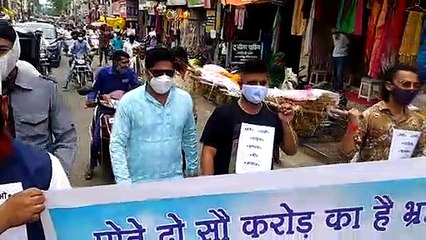 पानी के लिए विलाप करते हुए निगम पहुंचे लोग