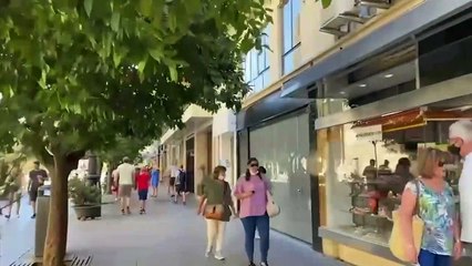 Spagna, primo giorno senza mascherine: "Ma noi non ci fidiamo"