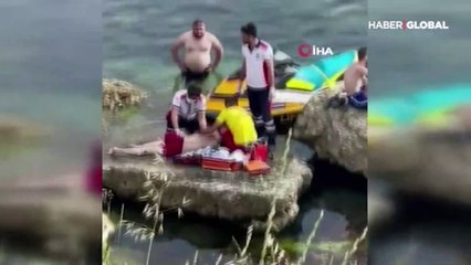Karaburun'da serinlemek için denize giren çocuk ölümden döndü