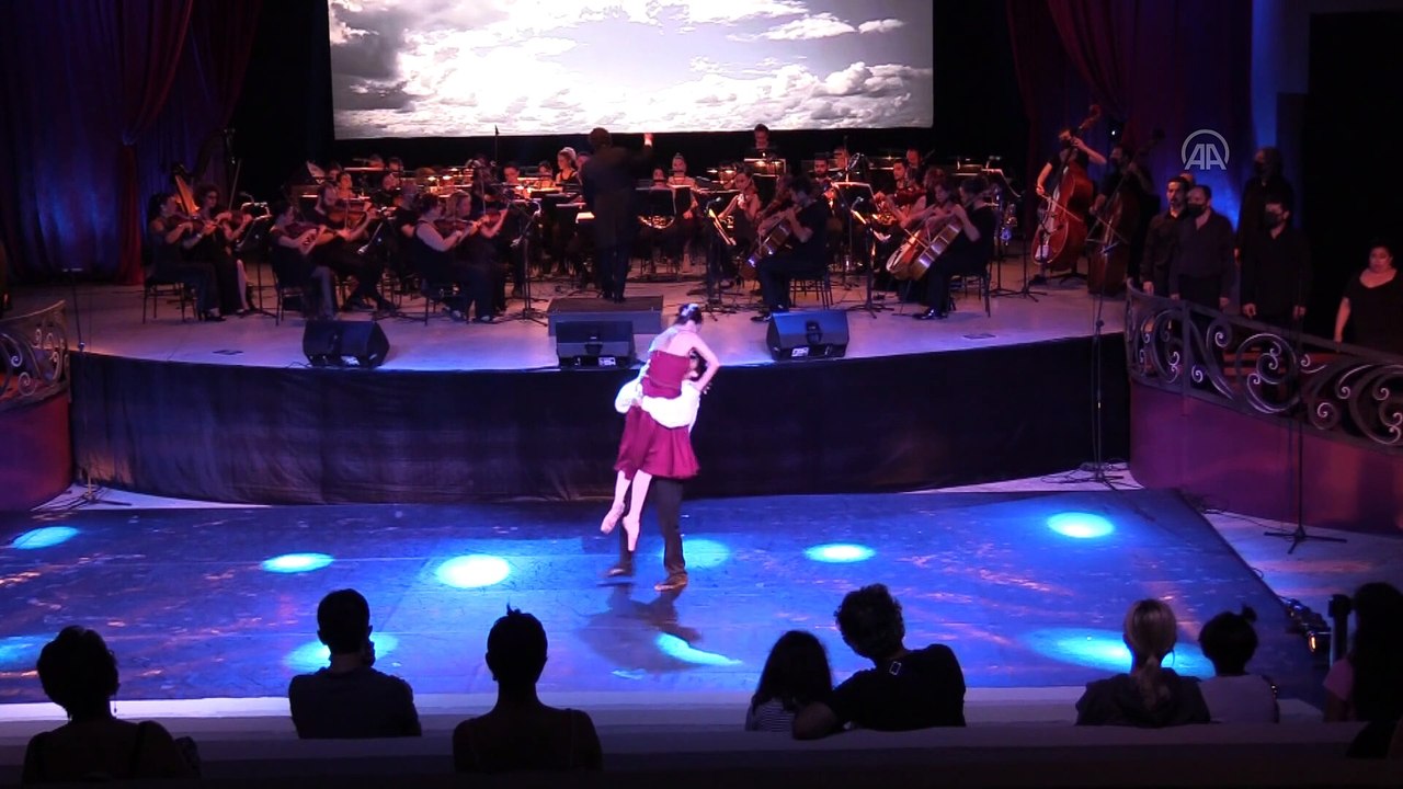 MERSİN - Mersin Devlet Opera ve Balesi, 'Yerelden Evrensele' eseriyle sanatseverlerle buluştu