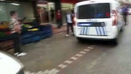 Balkondan husumetlilerine kurşun yağdırdı, araç delik deşik oldu