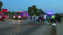 ÇANAKKALE - İki otomobilin kafa kafaya çarpışmasıyla 3 kişi ölü, 4 kişi yaralandı