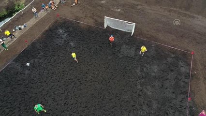 Beyaz Rusya'da bataklık futbol turnuvası