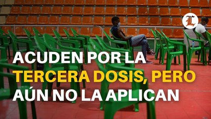 Acuden por la tercera dosis, pero no la aplican