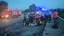 Son dakika haberleri! Çanakkale'de iki otomobil kafa kafaya çarpıştı: 3 ölü, 5 yaralı