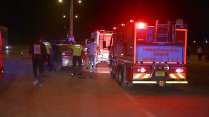 AFYONKARAHİSAR - İki otomobil çarpıştı: 1 ölü, 1 yaralı