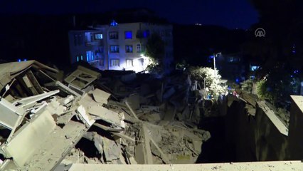 İSTANBUL - Sarıyer'de 11 katlı boş bina çöktü, park halindeki 3 otomobil hasar gördü (2)