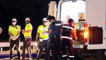 ANKARA - Ankara Çevre Yolu'nda otomobil TIR'a arkadan çarptı: 3 ölü, 1 yaralı