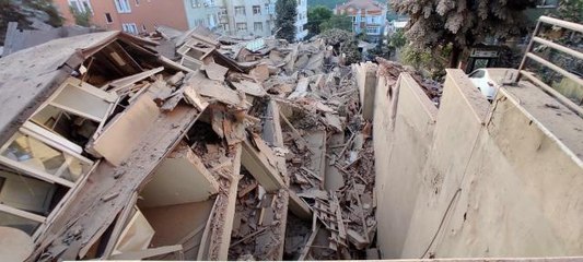 Sarıyer'de çöken 9 katlı binanın son hali gün ağarınca ortaya çıktı