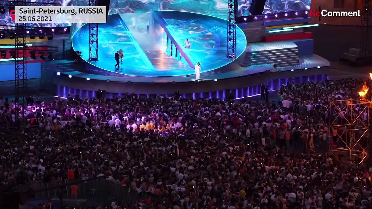 شاهد: إحياء مهرجان "الأشرعة القرمزية" في سانت بطرسبرغ بحضور آلاف الناجحين في الثانوية العامة