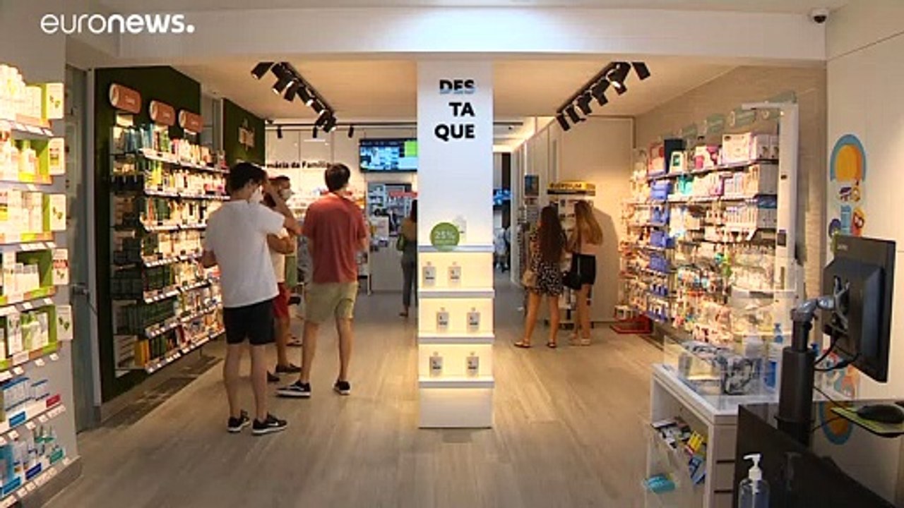 Deutsche verlassen fluchtartig Portugal - Ganz Spanien oben ohne