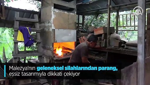 Malezya'nın geleneksel silahlarından parang, eşsiz tasarımıyla dikkati çekiyor