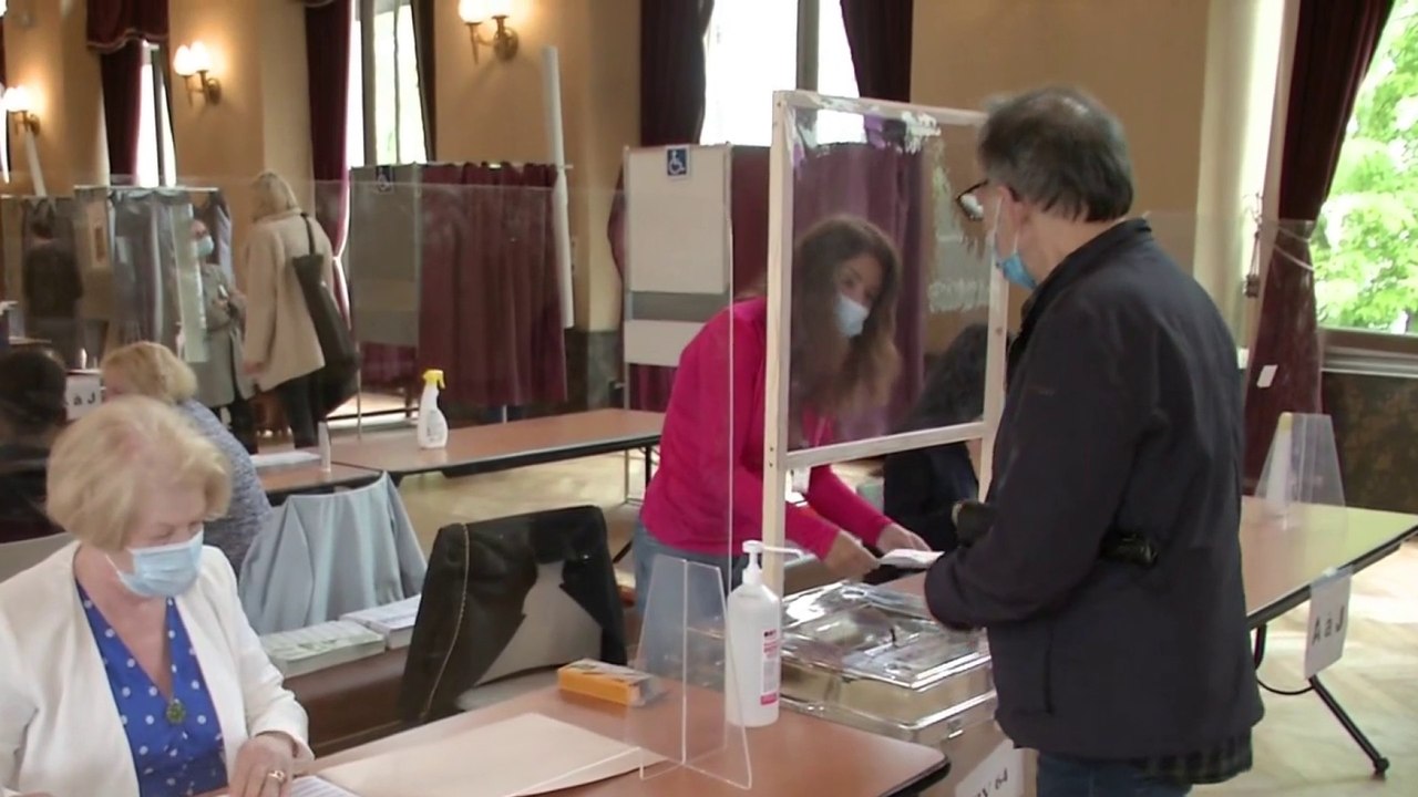 Paris : les premiers votants sont arrivés