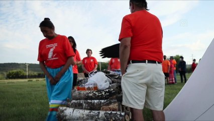Kanada’da kemikleri bulunan 751 çocuk için anma gecesi düzenlendi