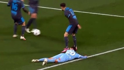 Penalty Kick - 2:1 - 45' Jamieson S. (Penalty), Melbourne City