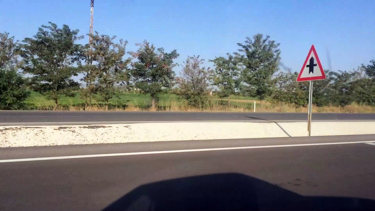 Bu nasıl araba yahu çalışması çok korkunç kim çekti bu videoyu