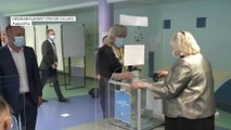 Second tour des régionales: Marine Le Pen a voté à Hénin-Beaumont, dans le Pas-de-Calais