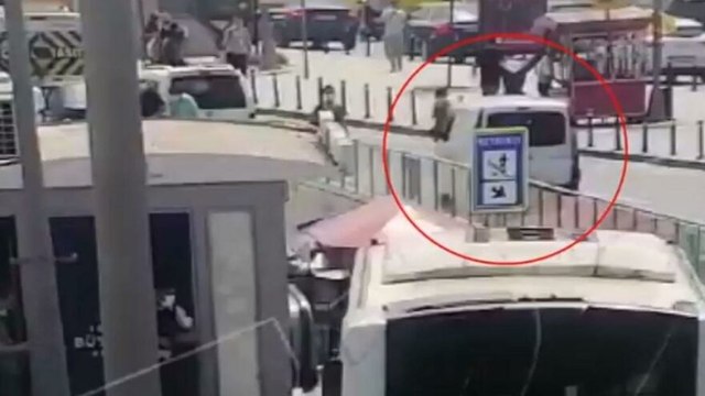 Herkesin önünde aracını yanaştırdı, binlerce liralık sigara çaldı