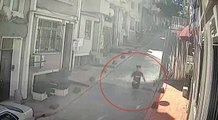 Son dakika haber | Beyoğlu'nda nefes kesen polis-hırsız kovalamacası kamerada